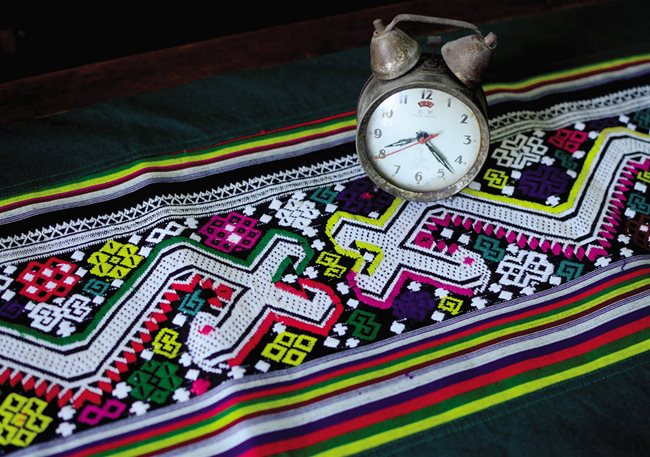 An extraordinary lying embroiderer
