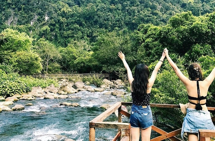 Experience of going to Lam Quang Ngai Stream, swimming in streams, playing freely