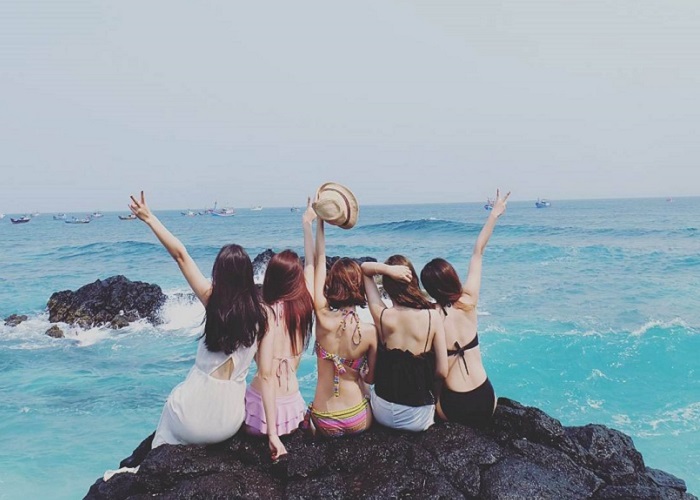 Experience to go to My Khe Quang Ngai beach to admire the beautiful scenery that captivates people’s hearts