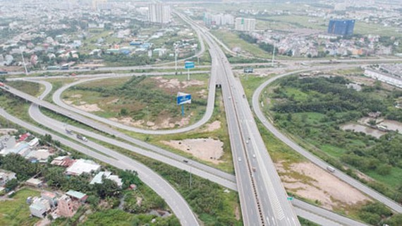 Vietnam to prioritize interregional traffic projects