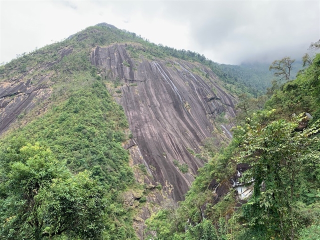 Pờ Ma Lung Mountain attracts climbers