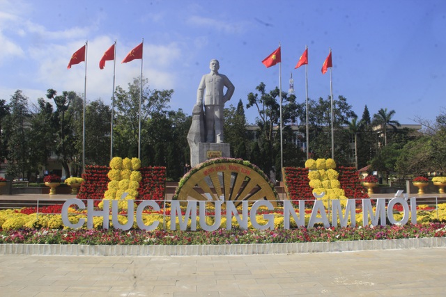 Quang Tri: The central park of Dong Ha City is brilliant in front of Spring