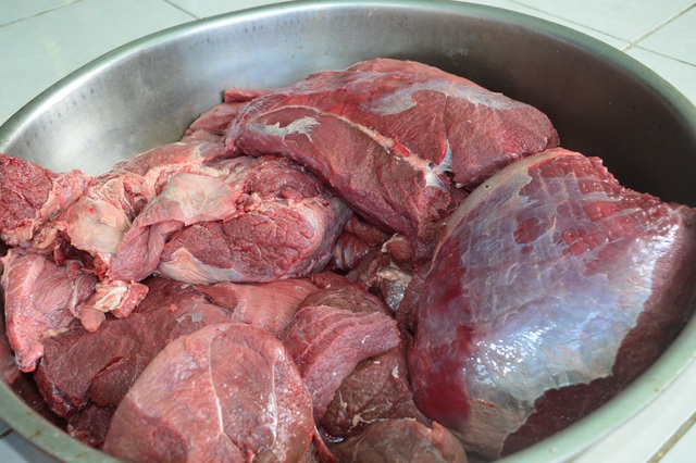 Saliva to enjoy the famous dry buffalo in Soc Trang