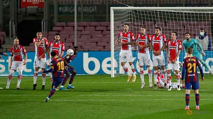 Barcelona rout Alaves to fire warning shot to PSG
