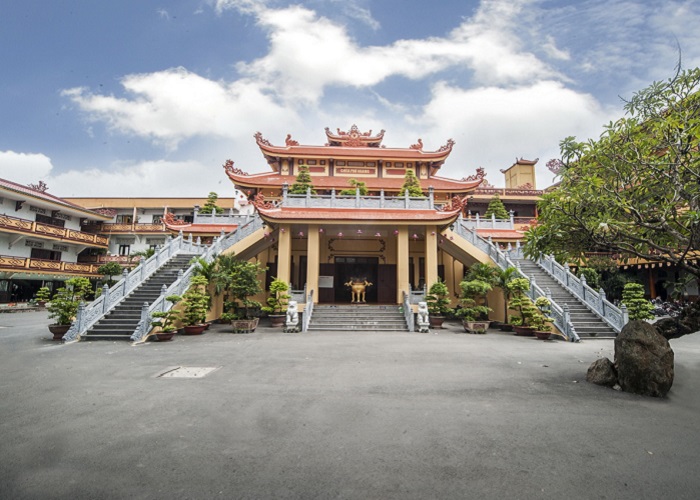 The view of Pho Quang Tan Binh pagoda is pure of soul at the beginning of spring
