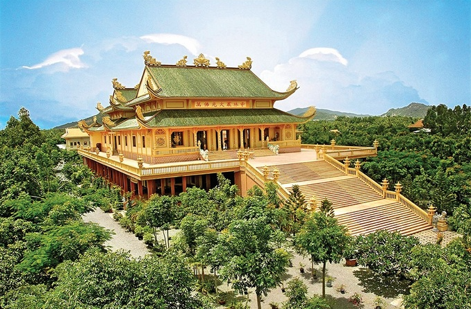 The world s largest pagoda in Vietnam offers stunning check in corners