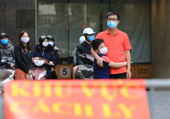 Two-month-old baby becomes Hanoi’s new suspected Covid-19 case