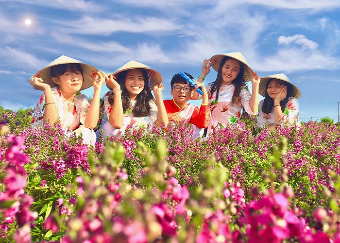 Virtual living corners in the ‘paradise’ of Four Seasons flower garden in Dong Nai