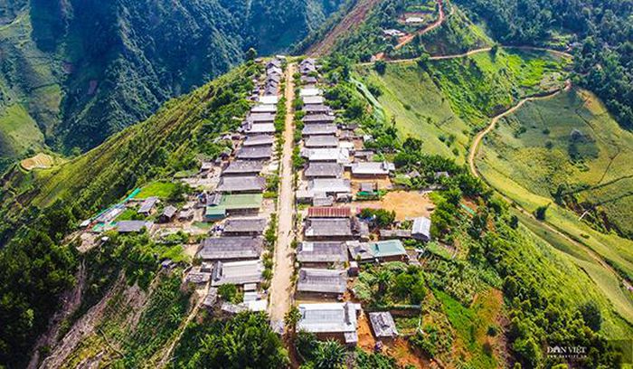 Ban Cu Vai: Going to the place where clouds stretch across the sky
