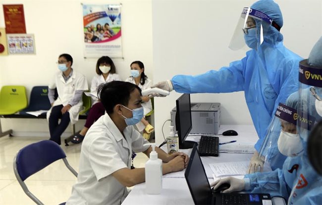 Five people suffer from Covid-19 vaccine side effects