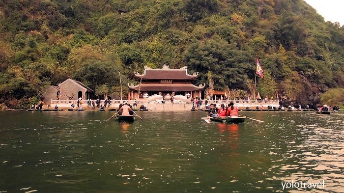 Huong Tich Pagoda – The pagoda in the middle of Ha Tinh mountains and forests