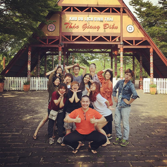 Last weekend, take the whole family to relax in the Giang Dien waterfall tourist area only