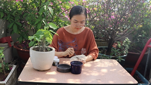 Paintings on sacred fig leaves are popular gifts