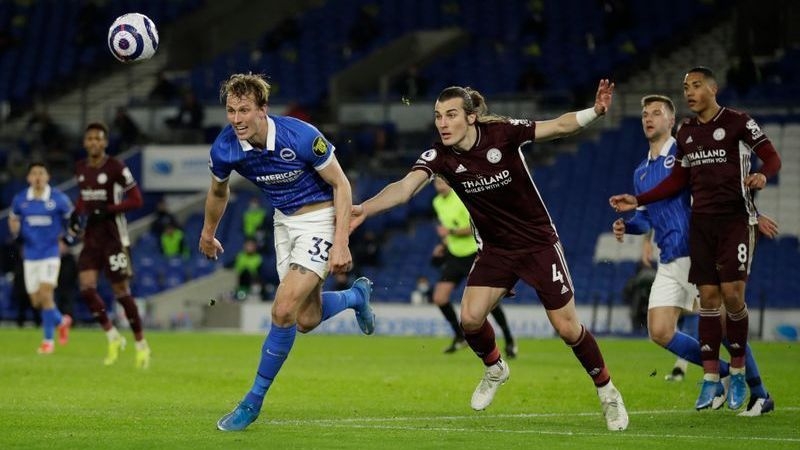 Leicester turn up heat in top-four race