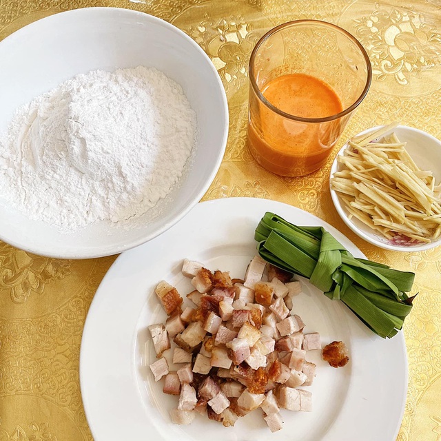 Strange roasted pork tea “unique” in Hue, challenge the culinary devotees