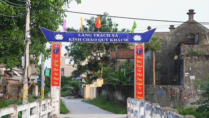 A special place men were born to make Ao Dai Trach Xa village