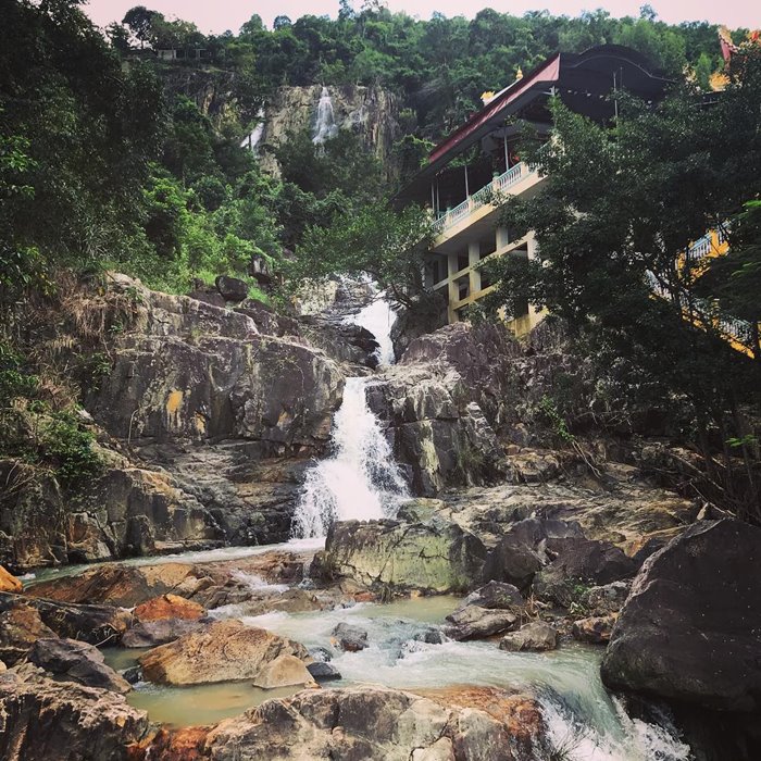 Check-in Suoi Do Pagoda – an endless peaceful place in Khanh Hoa