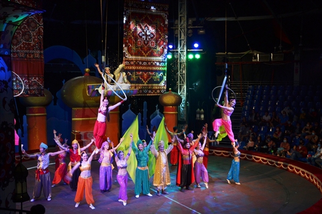 Circus show restaged to celebrate national holiday