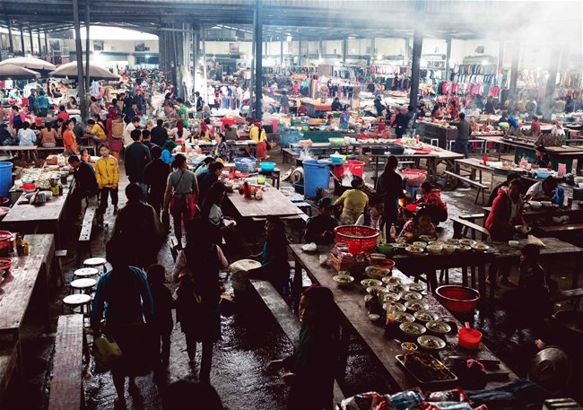 Colorful Meo Vac Market