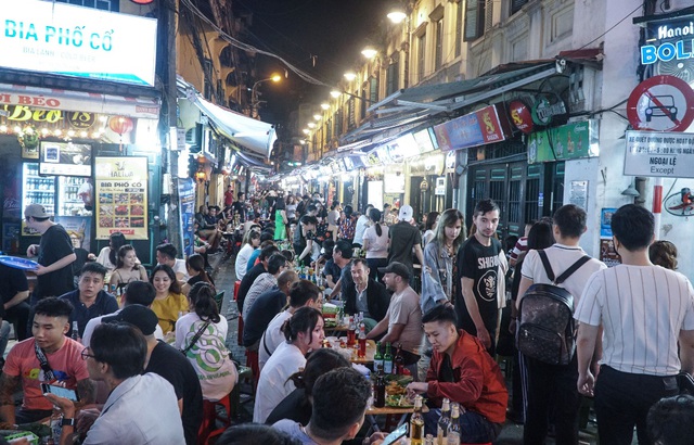 Hanoi’s traveler Street is full of people “like Covid-19 never before”