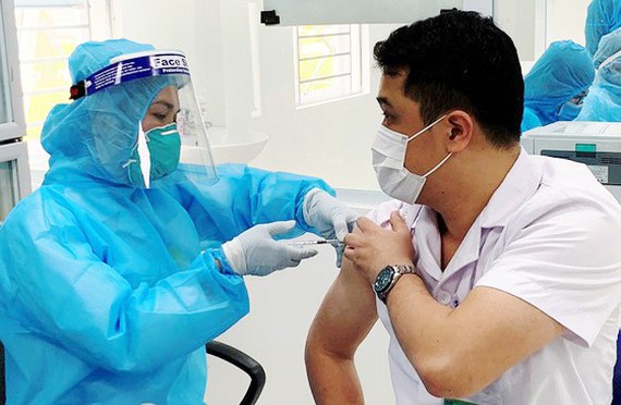 Vietnam to adopt “vaccine passports” for three groups of people