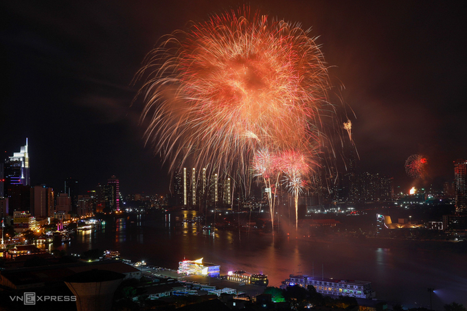 Ho Chi Minh City fireworks at 4 points