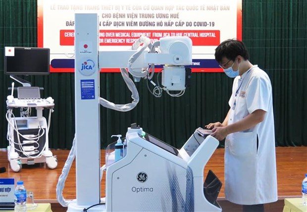 Japan donates medical equipment to help Hue hospital combat Covid-19