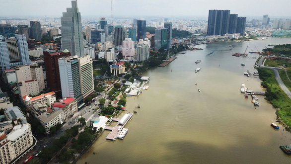 Floating restaurant requested to relocate away from Ho Chi Minh City’s Bach Dang Wharf