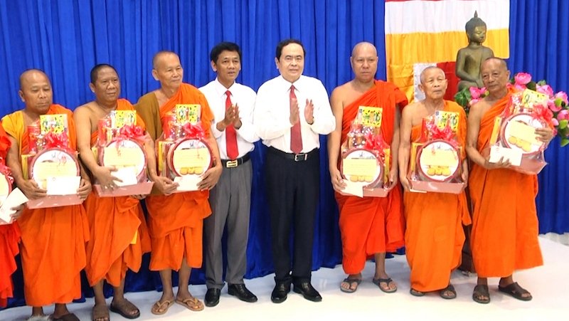 National Assembly Vice Chair extends Chol Chnam Thmay greetings in Soc Trang