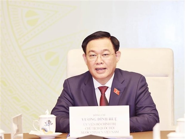 Newly elected National Assembly Chairman holds phone talks with Lao counterpart