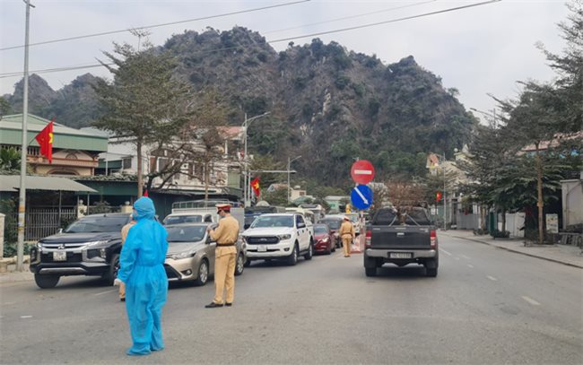 Quang Ninh to stop quarantining people arriving from Hai Duong