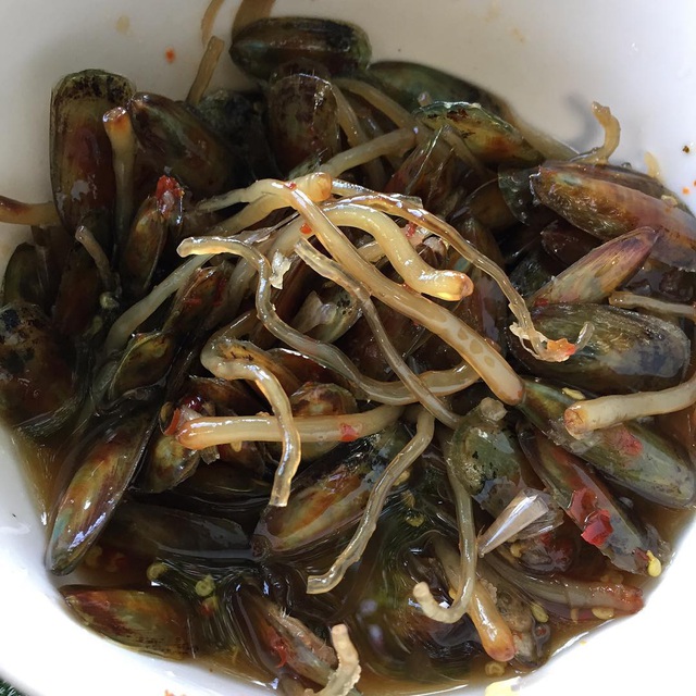 Specialties “long legs” peel tired hands, customers “slurp” all the bowl in Hai Phong