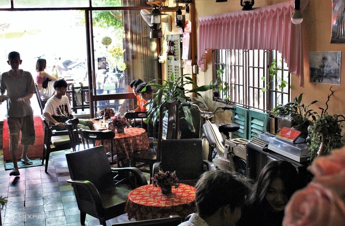 The ‘go back in time’ cafe in the West