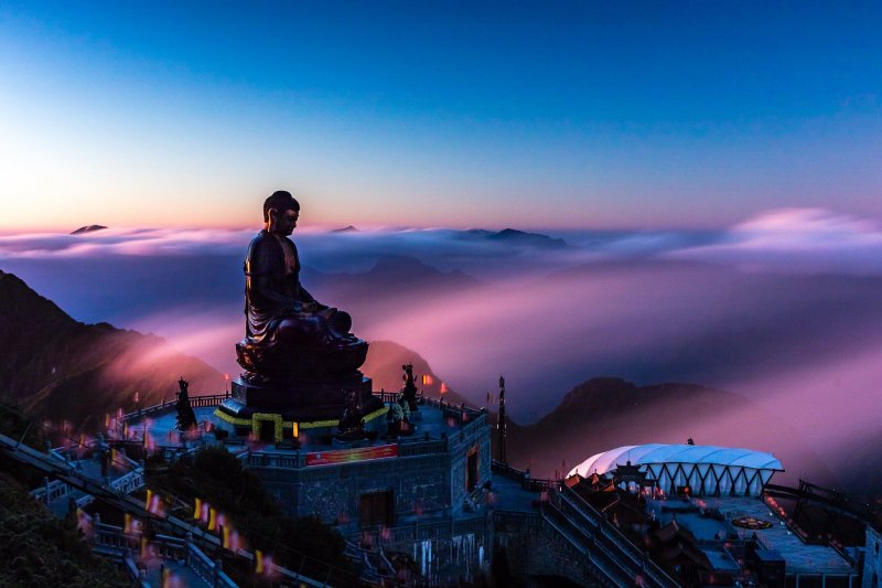 What is special about the great Buddha statue at the top of Fansipan ...