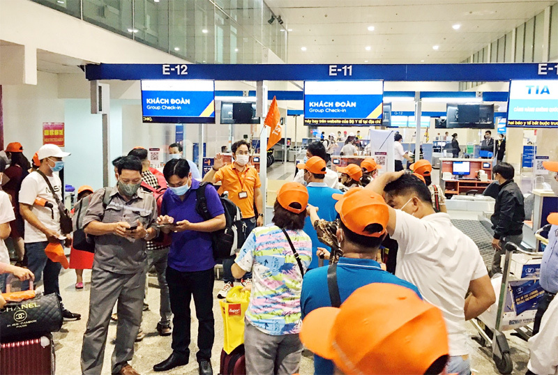 Local tourists flock to Phu Quoc, air carriers offer more flights
