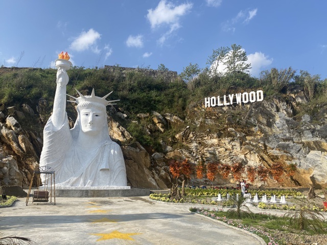Sapa tourist destination temporarily closes for 'ugly' replica of Statue of Liberty