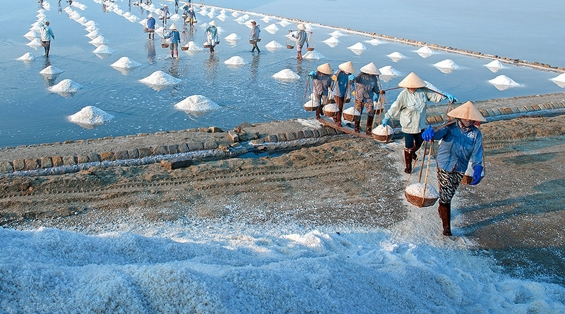 Stunning Hon Khoi salt field in Vietnam s most beautiful beach