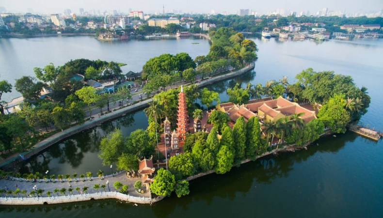 Worth a visit beautiful and charming lakes across Vietnam
