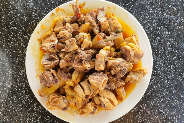 Unforgettable special dish “jogging chicken” aromatic fish sauce warehouse in the highlands