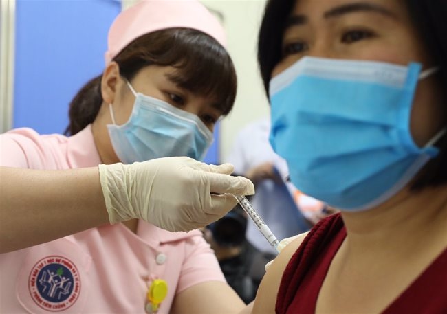 Vietnam to offer vaccine passport entry for three groups of people