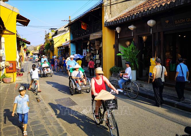 Vietnamese enterprises ready to receive foreign visitors