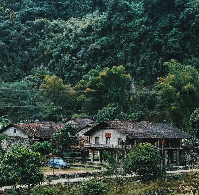 Visit the stone village of Khuoi Ky – where there are enchanting stone stilt houses in Cao Bang