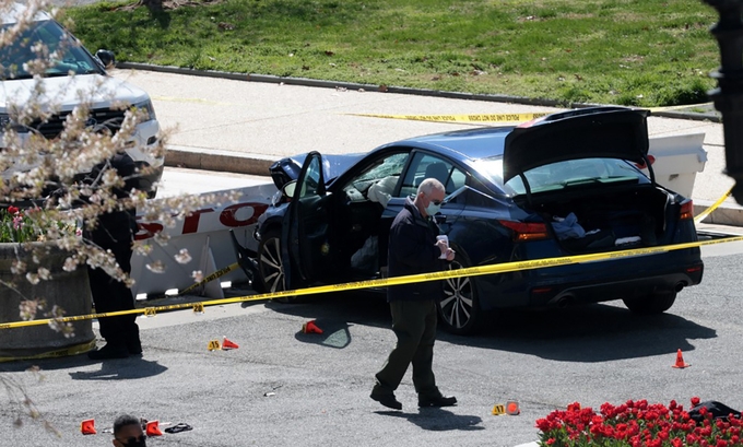World breaking news today April 3 U S Capitol Police officer dies after attacker rammed car into checkpoint