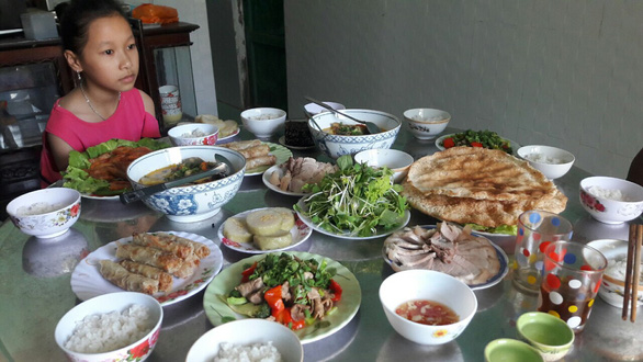 Amid COVID-19, Vietnamese couple organize wedding online