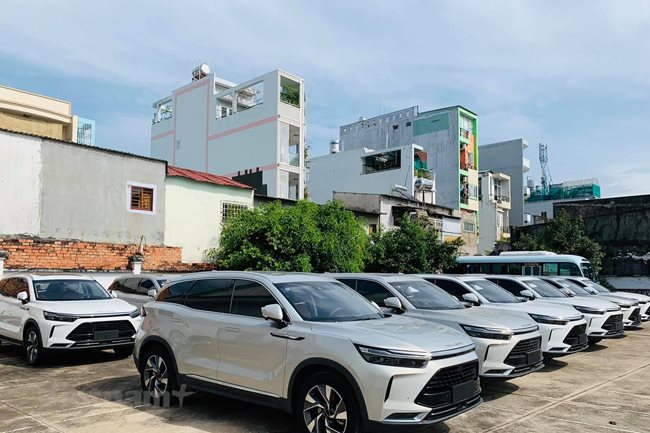 Auto imports from China surge in Jan-Apr
