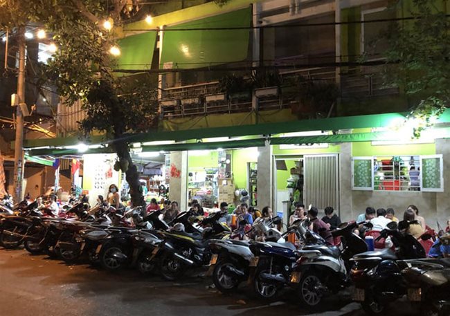 Danang bans gatherings of over five persons in public