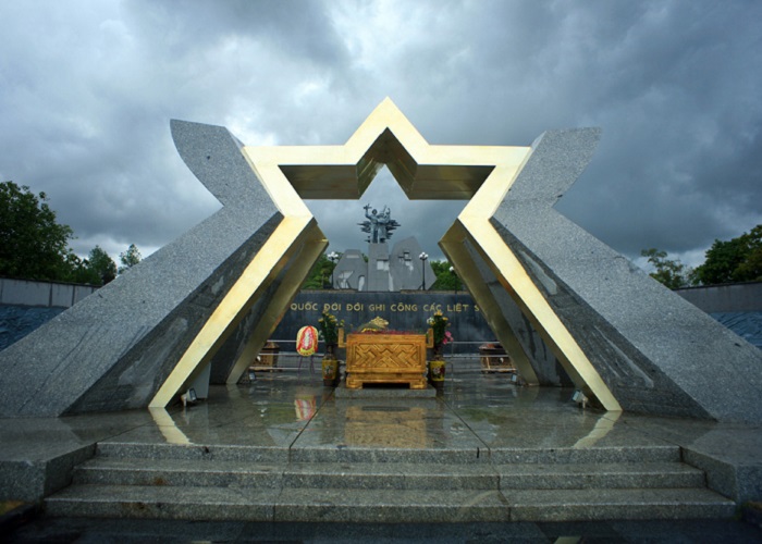 Experience visiting the National Cemetery Road 9 Quang Tri