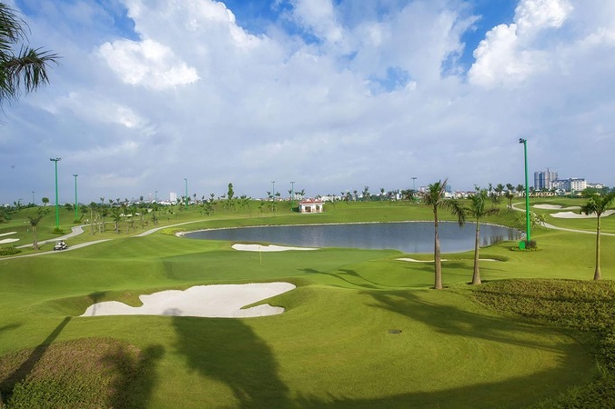 Hanoi closes golf courses sport centers to fight pandemic