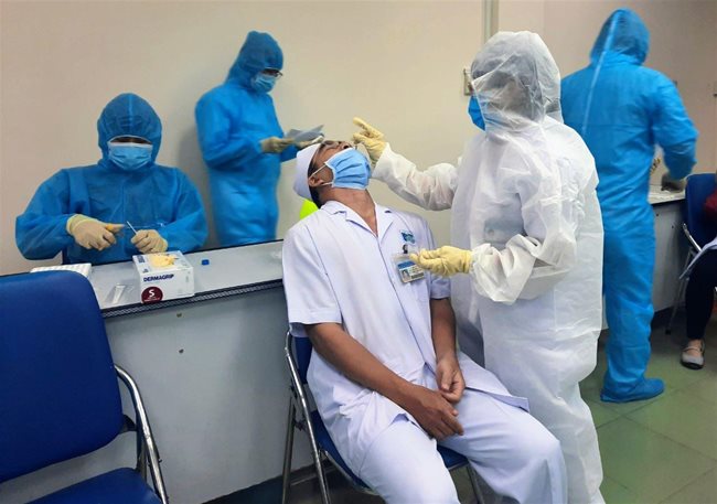 HCMC asks all hospitals to test employees, patients, caregivers for Covid-19