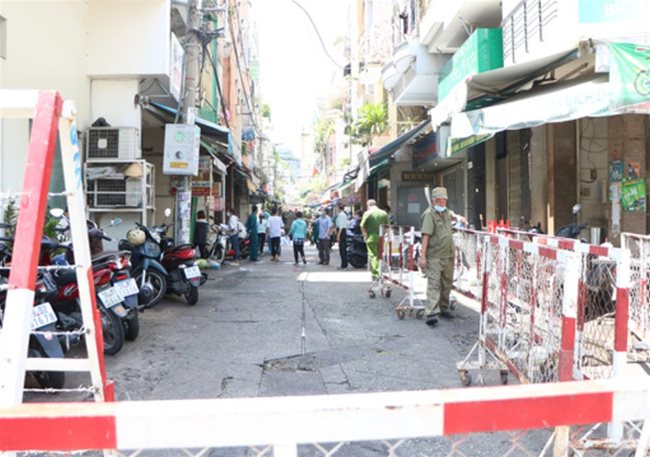 HCMC suspends various services to curb Covid-19 spread
